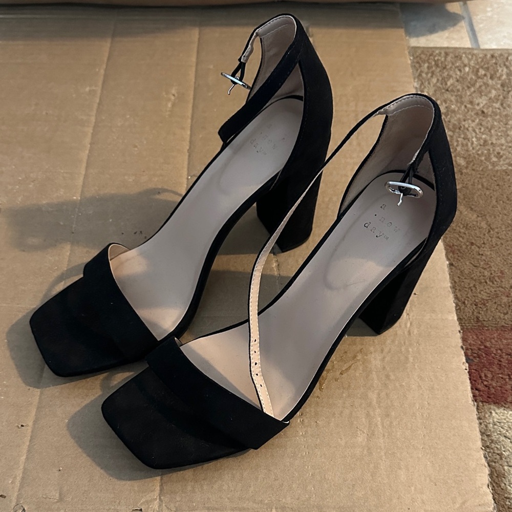 A New Day Heels in 11